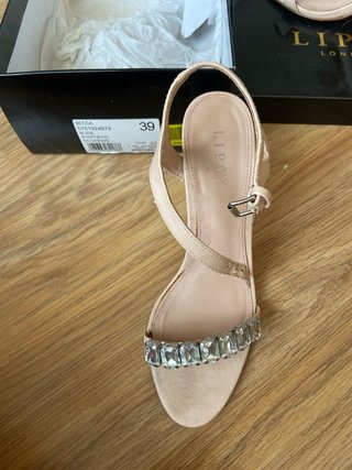 Sandalias Lipsy London tacón rosa nude adornos 39