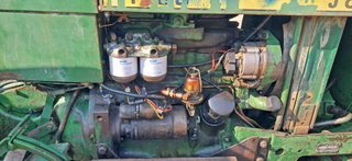 Tractor John Deere 1520 con equipo motor nuevo.
