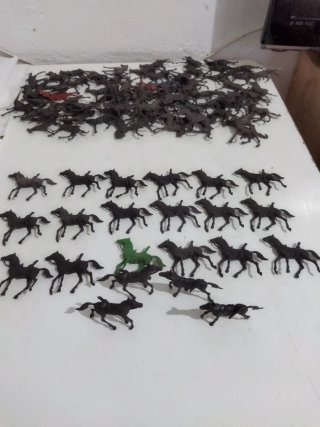 Lote de 110 caballos plástico vintage años 50/70