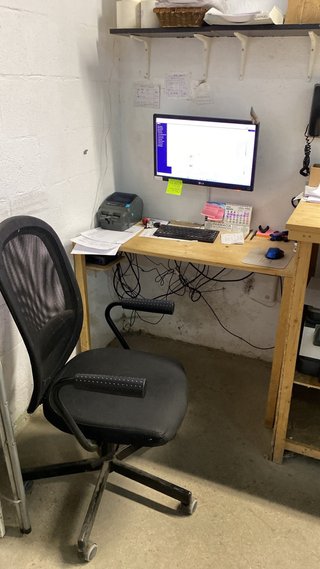 Mesa oficina + silla + 2 cajoneras