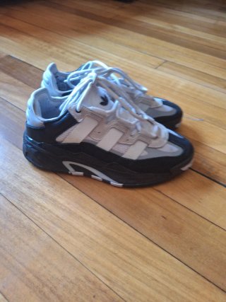 Zapatillas Adidas Sneakers Negras y Blancas