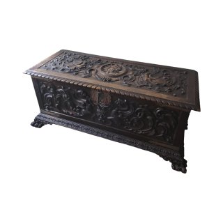 Espectacular conjunto de muebles antiguos tallados