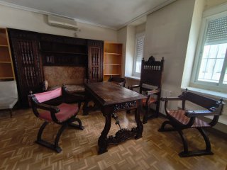 Espectacular conjunto de muebles antiguos tallados