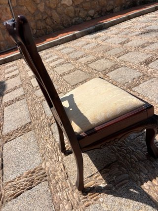 Silla antigua pequeña de caoba