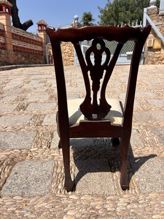 Silla antigua pequeña de caoba