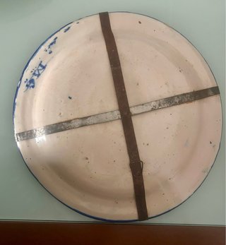Piatti antichi decorati in blu e bianco