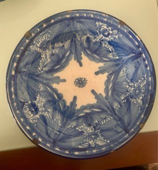 Piatti antichi decorati in blu e bianco