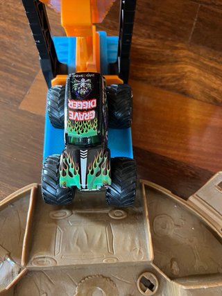 Pista Hot Wheels Monster Trucks
