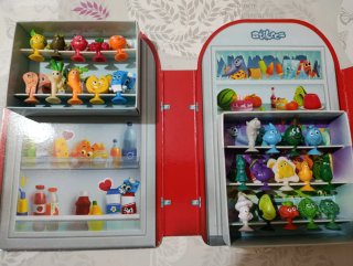 Nevera Stikeez con muñecos de alimentos