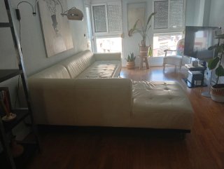 Sofá esquinero piel capitoné beige
