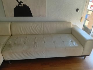 Sofá esquinero piel capitoné beige