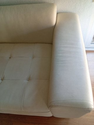 Sofá esquinero piel capitoné beige