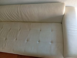 Sofá esquinero piel capitoné beige