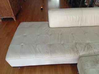 Sofá esquinero piel capitoné beige