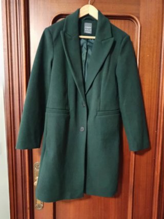 Abrigo verde Primark talla M