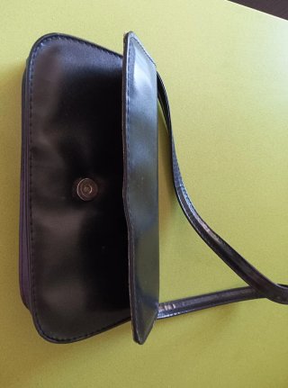 Bolso de mano negro