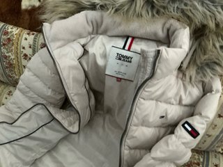 Abrigo Tommy Jeans Beige con Capucha