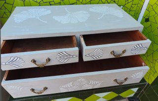 Cómoda vintage madera gris y oro