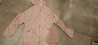 Chaqueta de pelo rosa con cremallera