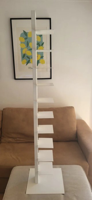 Estantería vertical blanca