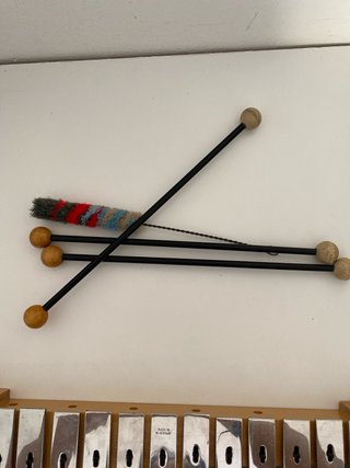 Xilófono de metal con baquetas (Made in Germany)