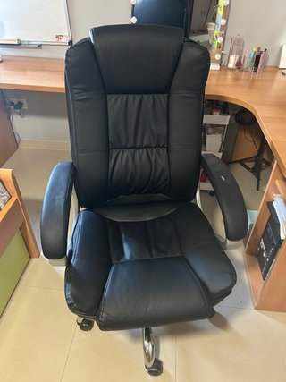 Sillón de oficina negro