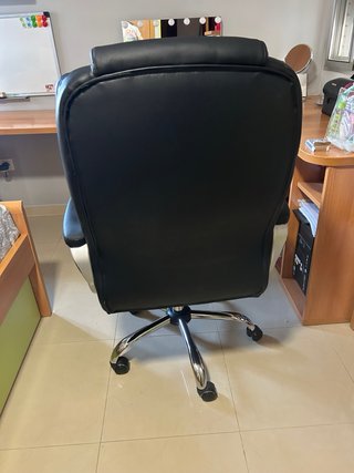 Sillón de oficina negro