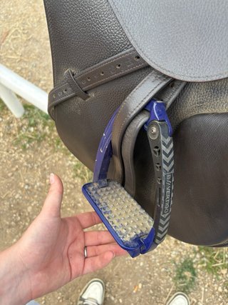 Sella da salto Supreme 17” con staffe di sicurezza