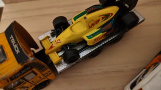 Camión y coches de juguete para niños