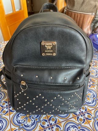 Mochila negra de cuero