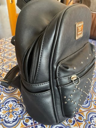Mochila negra de cuero