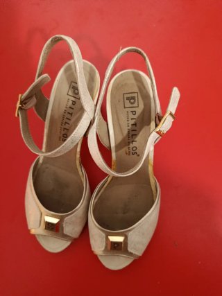 Sandalias Pitillos Piel T.36 Tacón Ancho Beige/Oro