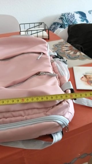Mochila rosa con detalles grises