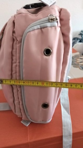 Mochila rosa con detalles grises