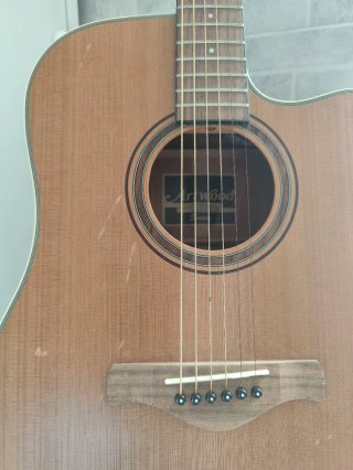 Ibanez Guitarra Electrónica con Ecualizador