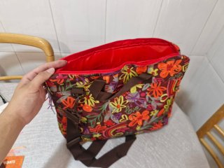 Mochila y estuche estampado floral