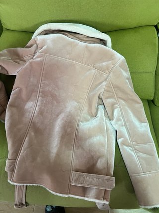 Chaqueta Stradivarius rosa efecto piel