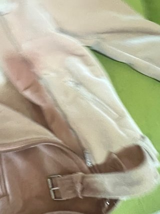 Chaqueta Stradivarius rosa efecto piel
