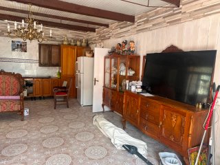 Precioso aparador de madera tallada con espejo