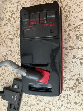 Aspiradora AEG Comfort 1100E con accesorios