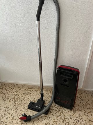 Aspiradora AEG Comfort 1100E con accesorios