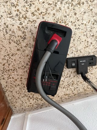 Aspiradora AEG Comfort 1100E con accesorios