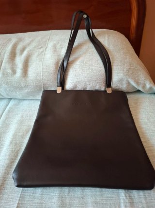 Bolso negro de piel