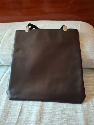 Bolso negro de piel