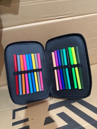 Estuche K-POP con figuras