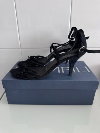 Sandalias tacón bajo terciopelo negro