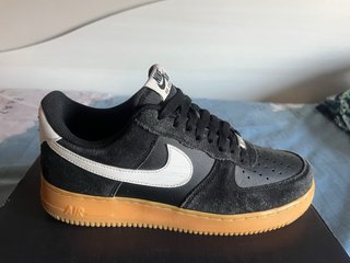 Nike Air Force 1 Negras Goma