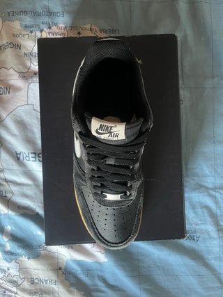 Nike Air Force 1 Negras Goma