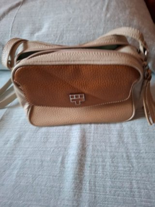 Bolso bandolera beige y marrón