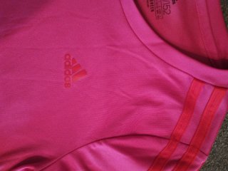 Camiseta deportiva Adidas rosa